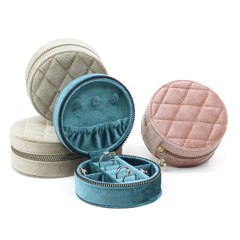 Round Diamond Velvet Travel Je - Travel Accessories Display 评论和价格